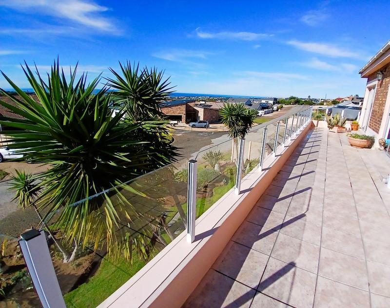 5 Bedroom Property for Sale in Stilbaai Wes Western Cape